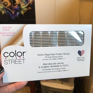 Color Street polish strips- Between The Lines